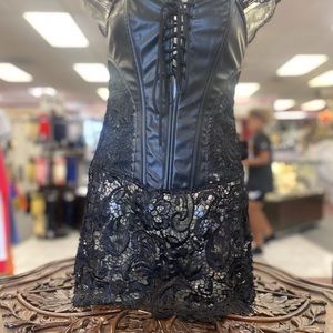 Ladies full black leather, tie/up with elegant lace corset